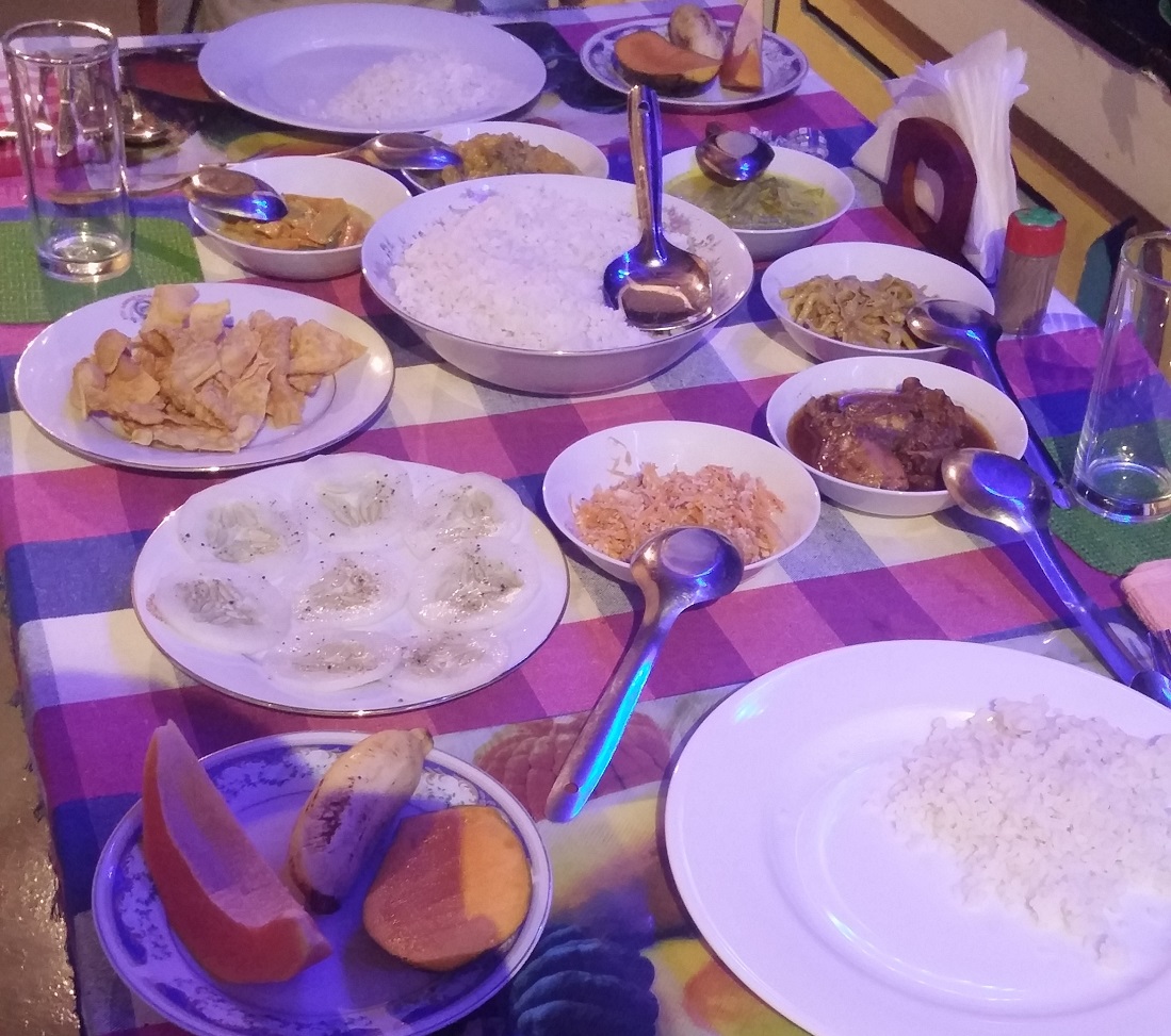 16 - Sigiryia - Rice & Curry